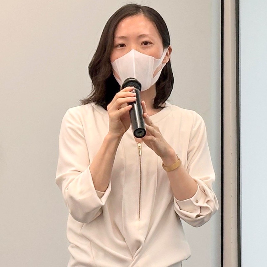 「結婚の自由をすべての人に」関西訴訟、大阪高裁にて控訴審第3回期日を終えたのち、期日報告会でスピーチする寺野弁護士