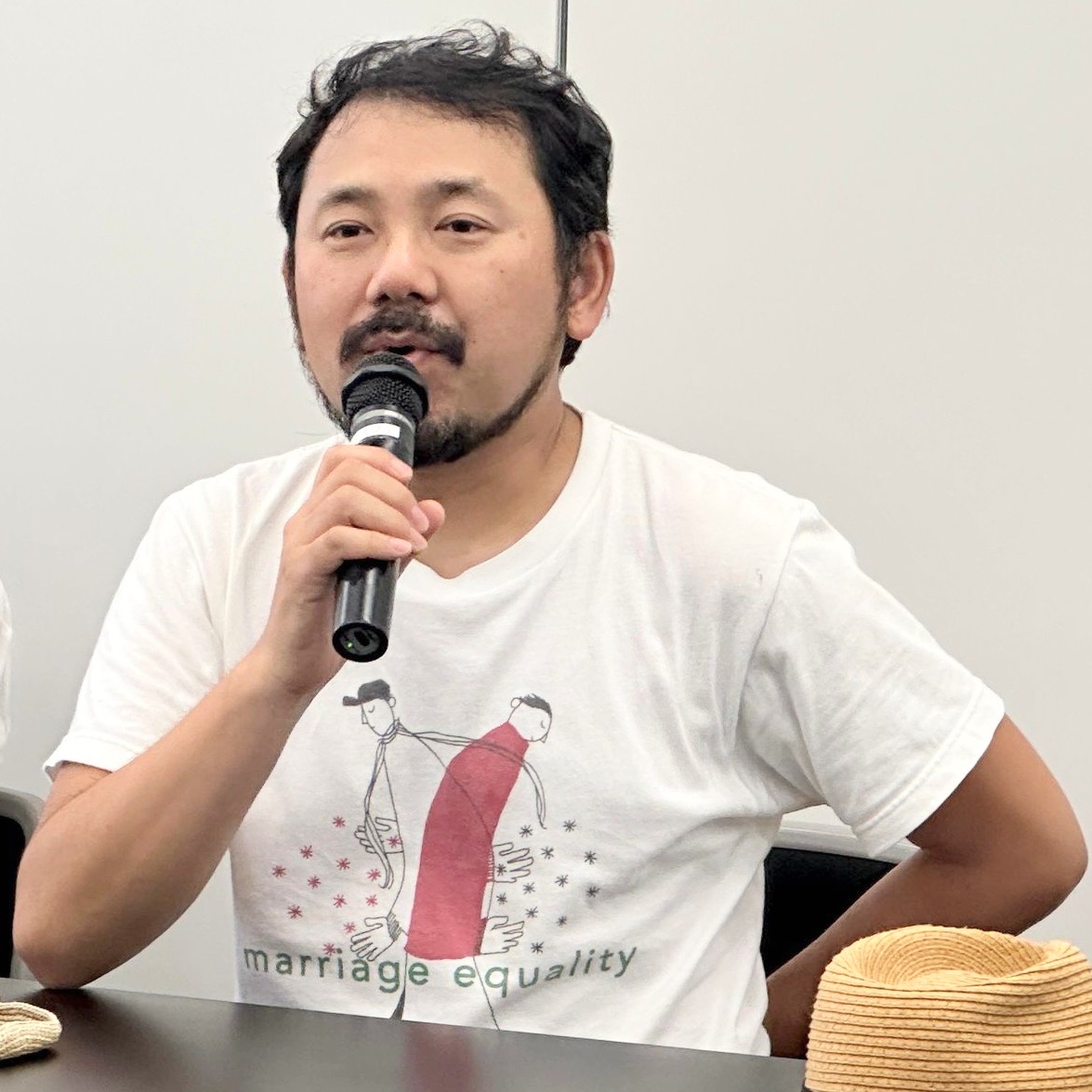 「結婚の自由をすべての人に」関西訴訟、大阪高裁にて控訴審第3回期日を終えたのち、期日報告会でスピーチする田中昭全さん