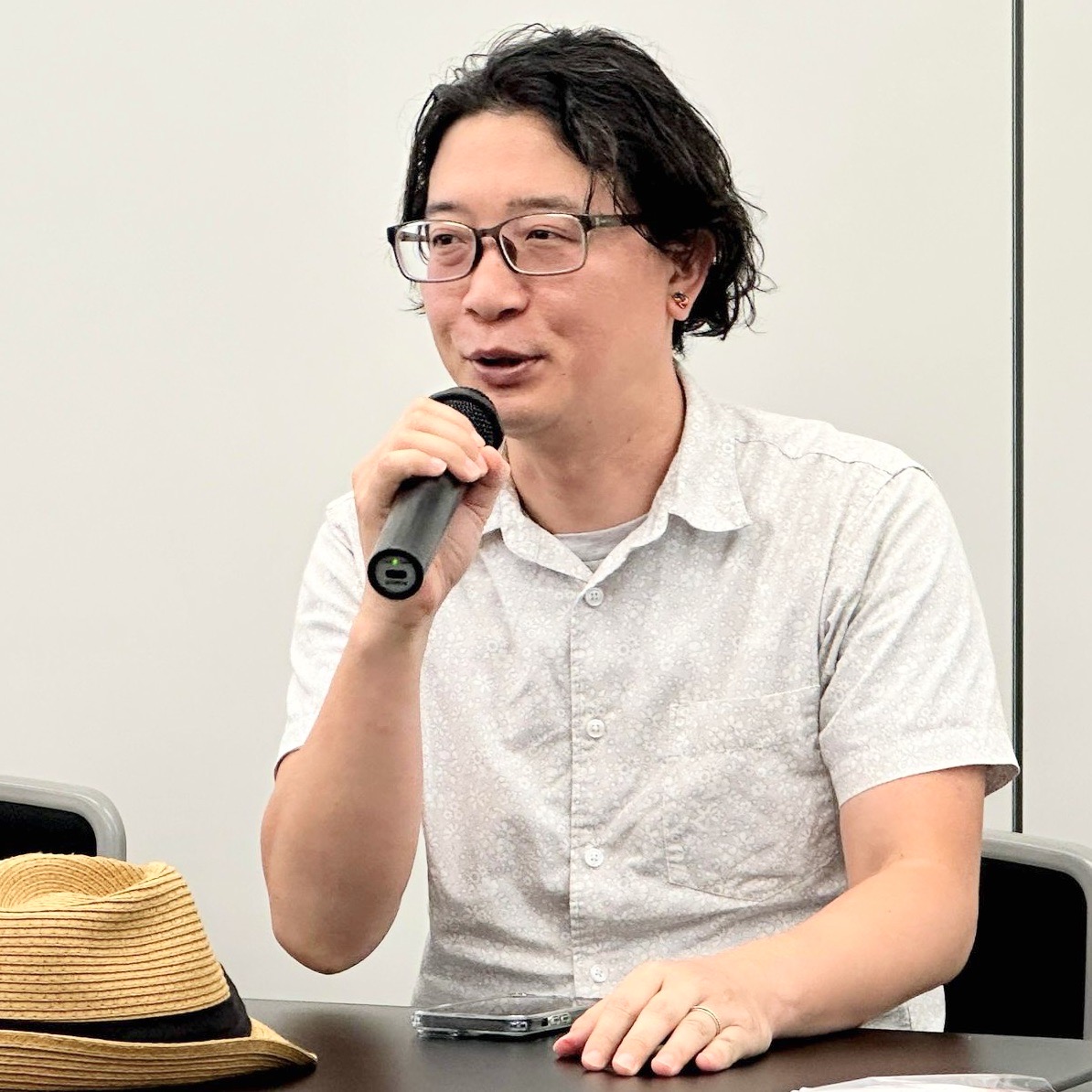 「結婚の自由をすべての人に」関西訴訟、大阪高裁にて控訴審第3回期日を終えたのち、期日報告会でスピーチする川田有希さん