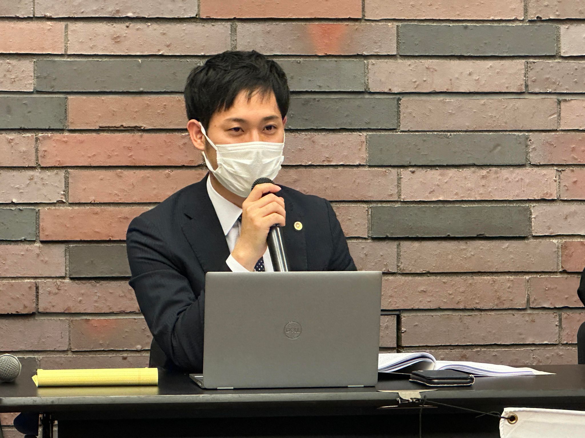 結婚の自由をすべての人に」関西訴訟 大阪高裁第2回口頭弁論期日報告集会で発言する坂田テレサさん・坂田麻智さん・ほか弁護団メンバー