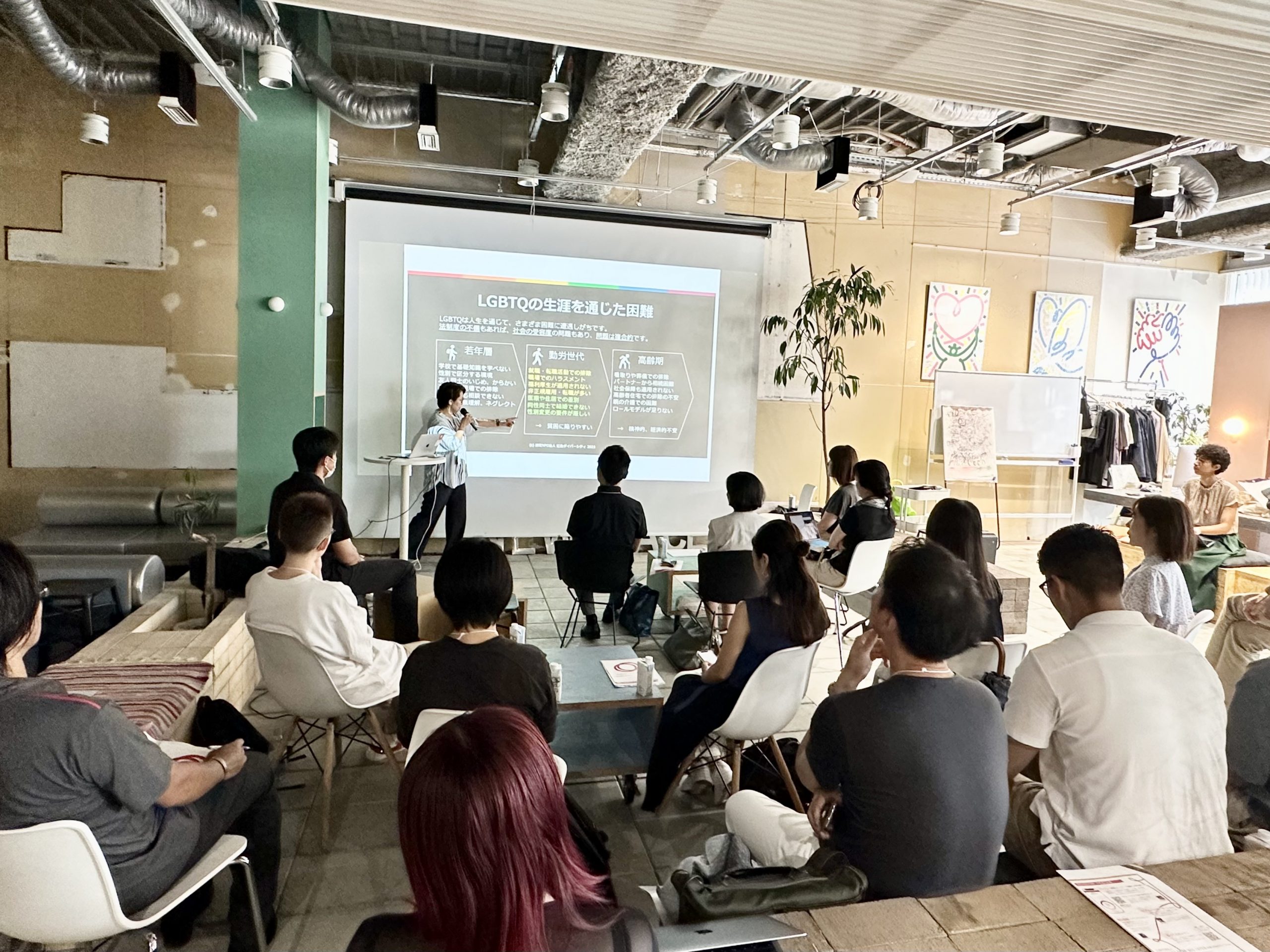 Business For Marriage Equality（BME・通称ビジマリ）2023年夏の賛同企業交流会でプレゼンする、マリフォーメンバーで虹色ダイバーシティの村木真紀