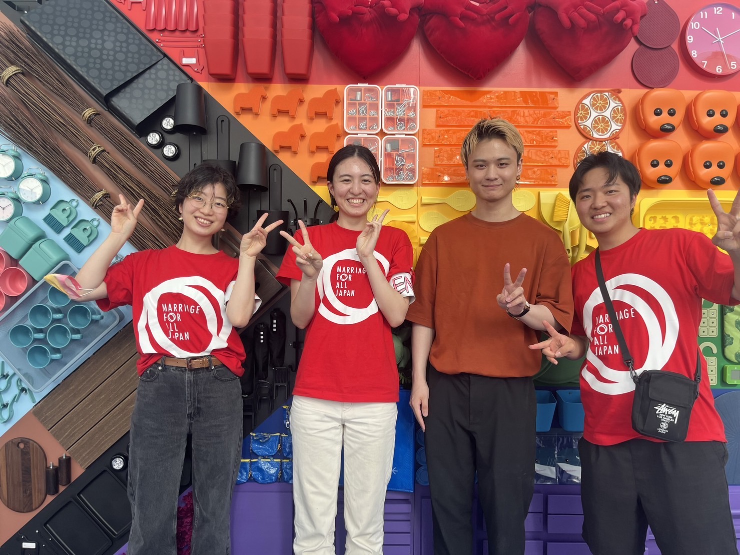 マリフォーインターン、小野関友佳さんと、名古屋レインボープライド2023のマリフォーブースを運営したインターンのみなさん