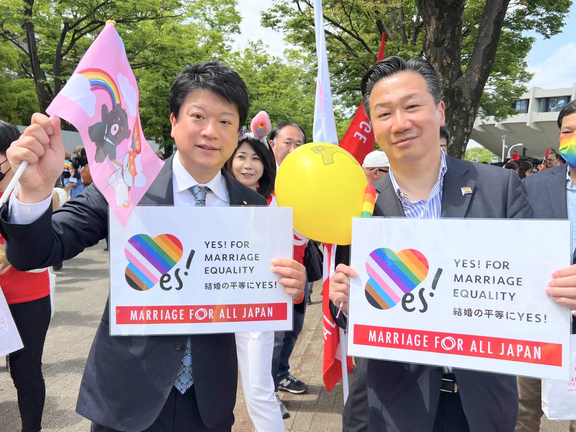東京レインボープライド2023パレードにて、マリフォーチームに参加してくださった、立憲民主党の石川大我参議院議員・福山哲郎参議院議員