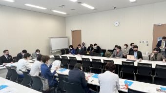 SOGIPTの会場内全体の様子。たくさんの議員・秘書・記者が参加している