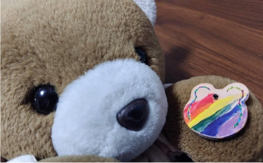 NPO法人レインボースープさんのブースで販売されているくまちゃんの形のがグッズ。