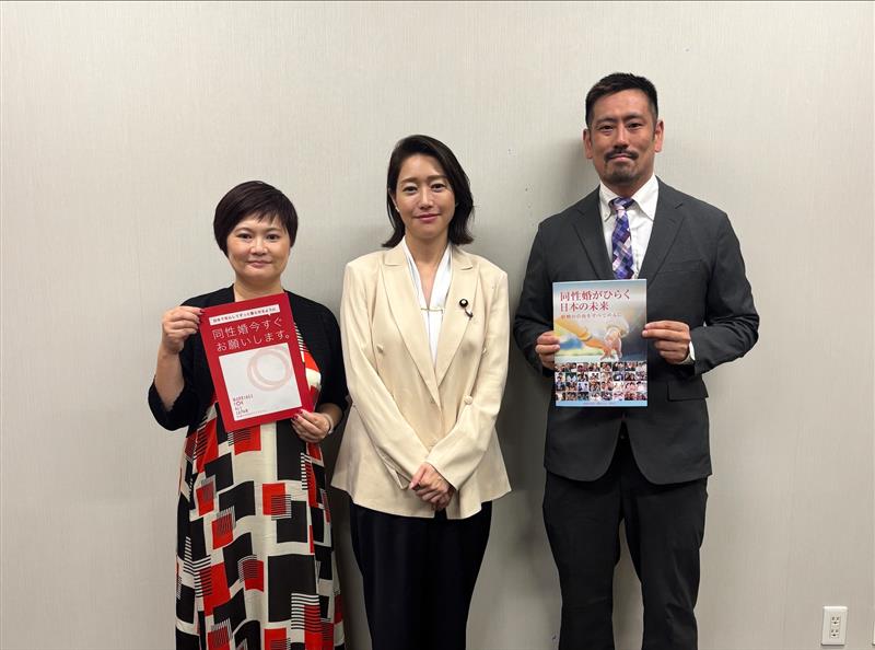 国民民主党の牛田まゆ議員とマリフォースタッフ