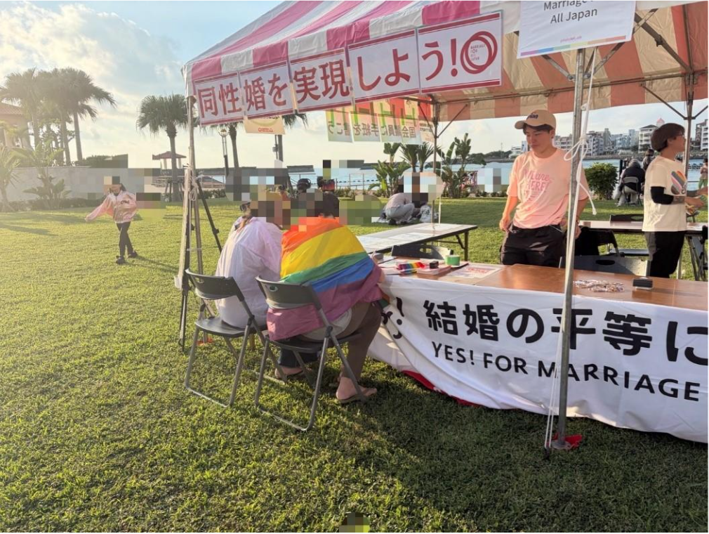 2025年11月30日に沖縄県北谷(ちゃたん)町美浜のフィッシャリーナ中央広場前で開催されたピンクドット沖縄 Marriage equality 2025 の様子
